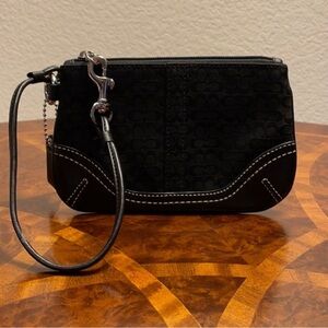 Coach Black Wristlet Clutch Wallet Authentic Pre-owned Euc